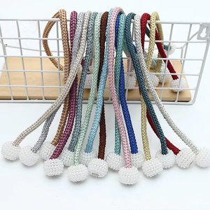 Accessoires de <span class=keywords><strong>rideaux</strong></span> magnétiques de luxe <span class=keywords><strong>pour</strong></span> la décoration intérieure <span class=keywords><strong>Pinces</strong></span> de support d'embrasse à pompon Boules suspendues en matière plastique - Product Image 2
