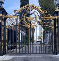 Porte de cour en fer forgé de qualité royale sculptée à la main motifs baroques or doré pour domaines de luxe
