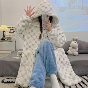 Nuevo Conjunto de <span class=keywords><strong>Pijama</strong></span> de Mujer Estilo Coreano, con Gorro de Felpa Grueso con Banda Elástica, Diseño de Dibujos Animados, Top de Manga Larga y Pantalones Largos - Product Image 5
