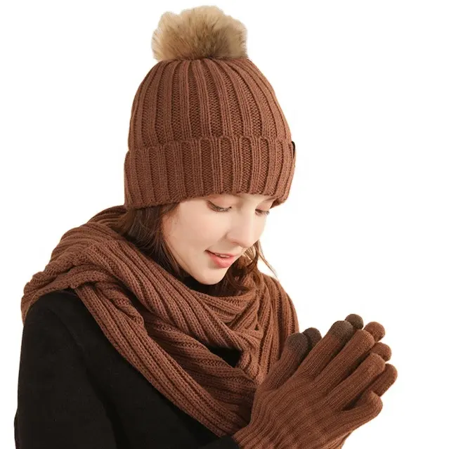 गर्म बिक्री नई शीतकालीन वयस्क महिलाओं के प्लग बॉल बुना हुआ हैट स्कार्फ तीन टुकड़ा आउटडोर गर्म मोटी टोपी सेट