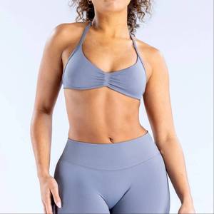 Sujetador deportivo de nailon de alta elasticidad con cuello halter, espalda descubierta, sin costuras, fruncido y de diseño elegante. - Product Image 4