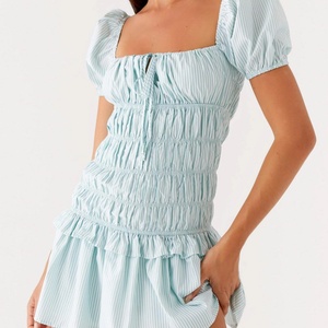 Robe d'été pour femme, nouvelle collection, élégante, à manches courtes, volants, couleur unie, dos nu, mini-robe 100% coton, fermetures éclair, taille naturelle - Product Image 4