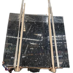 Losas de piedra de mármol fósil negro envejecido pulido natural con granos fósiles de caracoles marinos reales - Product Image 2