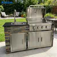 Cuisine extérieure moderne en acier inoxydable thermolaqué avec évier, barbecue 4 brûleurs et chariot intégré pour gaz naturel