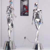 Lámpara de pie de fibra de vidrio con forma de robot femenino, cromo brillante, luz azul, para crear una atmósfera natural.