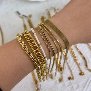 Bracelet élégant personnalisable en acier inoxydable plaqué or 18 carats avec chaîne torsadée et breloque géométrique pour femme, vente en gros - Product Image 5