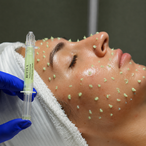 Efecto antienvejecimiento progresivo. Apto para usuarios principiantes de retinol y tipos de piel más oscura. - Product Image 4