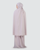Robe Abaya Modeste Broderie Florale en Crêpe Sérénité, Ensemble de Prière avec Ouverture Élastiquée pour le Visage, Telekung pour Femmes Musulmanes OEM ODM