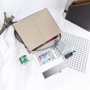 <span class=keywords><strong>Borsa</strong></span> a <span class=keywords><strong>tracolla</strong></span> classica in vera pelle di grande capacità con <span class=keywords><strong>tre</strong></span> <span class=keywords><strong>scomparti</strong></span> principali - Product Image 5