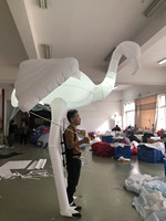 Costume géant gonflable de flamant rose pour les défilés