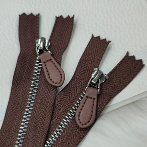 Haute Qualité 3 #   Fermeture éclair métallique avec tirette en cuir marron, fermeture éclair métallique personnalisée à extrémité fermée pour T-shirts et polos - Product Image 2