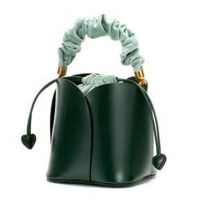 Mini Borsa a Secchiello da Donna di Design Ultima Novità alla Moda con Coulisse in Vera Pelle e Tracolla - Product Image 1