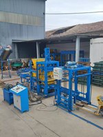 Machine de fabrication de briques en ciment entièrement automatique à commande PLC, système hydraulique du moteur, haut rendement, économique