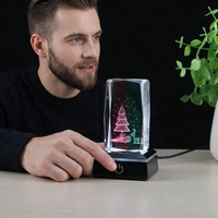 Regalo di Natale Personalizzato Cubo di Cristallo con Incisione Laser 3D e Base LED