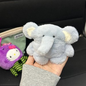 Étui en peluche amusant en forme d'éléphant bleu en fourrure 3D pour <span class=keywords><strong>Airpods</strong></span> <span class=keywords><strong>Pro</strong></span> 3/<span class=keywords><strong>Pro</strong></span> 2/<span class=keywords><strong>Pro</strong></span>, pour <span class=keywords><strong>AirPods</strong></span> 1/2/3/4 - Product Image 2