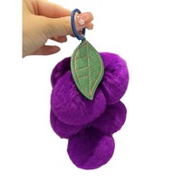 Porte-clés de voiture en peluche pompon tendance, design original en forme de raisin, accessoire mignon pour femme