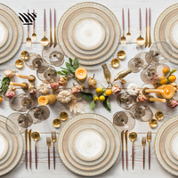 Ensemble d'assiettes en céramique de luxe élégantes, dorées et pailletées, avec un design étincelant, personnalisable pour la décoration de table de mariage romantique