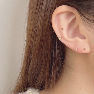 ต่างหูแบบเกลียว ROXI ประดับดอกไม้ ไข่มุก เพชร ดีไซน์แฟชั่น เงินแท้ 925 ชุบทอง 18K - Product Image 4