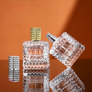 Produits en stock : Flacons en verre carrés <span class=keywords><strong>de</strong></span> 100 ml avec pulvérisateur – Fournisseurs <span class=keywords><strong>de</strong></span> flacons <span class=keywords><strong>de</strong></span> <span class=keywords><strong>parfum</strong></span> - Product Image 1