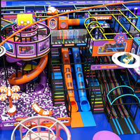 Équipement de terrain de jeu intérieur coloré de haute qualité pour enfants, capacité de 500 kg, taille et thème personnalisables pour jeux d'aventure commerciaux