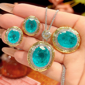 Juego de Joyería de 3 Piezas con Collar para Mujer, Diseño Vintage en Cobre con Baño de Oro, Zirconia Ovalada de 15*18-10*12mm - Product Image 1
