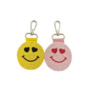 Llavero Moderno con Forma de Corazón Tejido, Sonrisa, Mosquetón de Aleación de Zinc, Metal Duradero, Estilo Lindo, Regalo para el Día de San Valentín, Color Rosa y Amarillo - Product Image 1