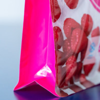 Op maat bedrukte platte bodemzak met hersluitbare ritssluiting, frambozen gedroogd fruit, plastic voedselverpakkingszak met levendige full colour print