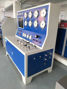 Test hydraulique pneumatique contrôlé par ordinateur pour les soupapes de sécurité - Product Image 5