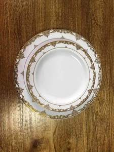Plato Desechable Redondo de Plástico PS Duro con Encaje Dorado Moderno, Recubrimiento Dorado en Caliente, 7 Pulgadas de Diámetro, Moldeado por Inyección para Fiestas - Product Image 6