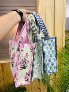 กระเป๋าโท้ทผ้าฝ้ายเย็บมือคุณภาพสูงสำหรับผู้หญิง ขนาดมินิ พร้อมสายโซ่ ปิดแบบเปิด กันน้ำ เหมาะสำหรับฤดูร้อน - Product Image 3