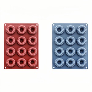 Moule à donuts en silicone, 12 cavités, rouge foncé, outil de pâtisserie pour gâteau et pudding - Product Image 3