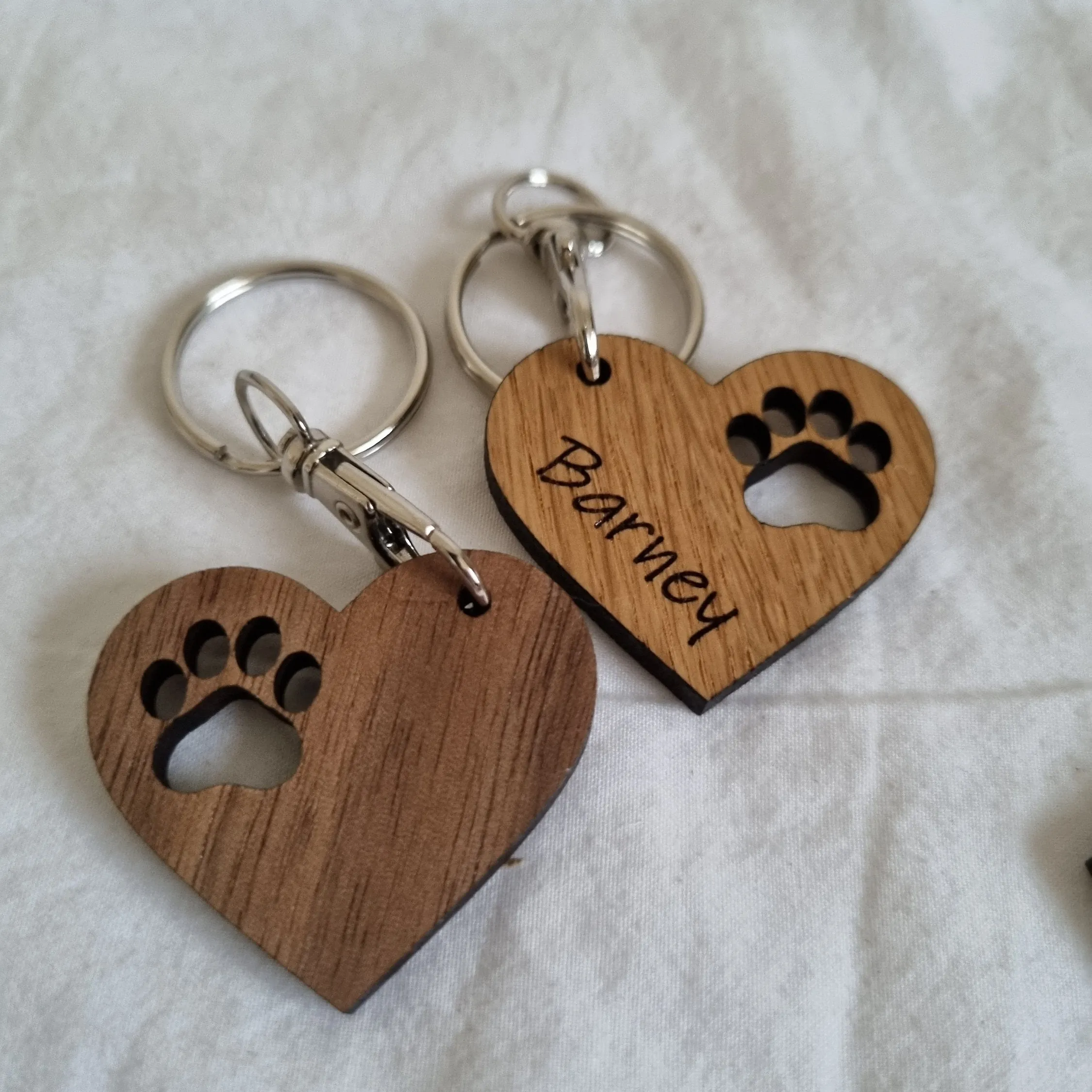 Porte-clés personnalisé en bois avec empreinte de patte de cœur porte-clés personnalisé pour animaux de compagnie porte-clés chien maman