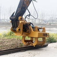 Marteau vibrant hydraulique à prise latérale KS60 avec piqueuse excentrique à 4 pales, monté sur excavatrice, pour la pose de pieux et de palplanches