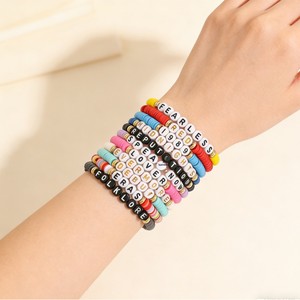 Fournitures pour fêtes à thème et cadeaux originaux, 11 pièces de bracelets <span class=keywords><strong>d</strong></span>'amitié en argile polymère colorée, bracelets en argile polymère avec lettres en perles - Product Image 2
