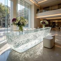 Comptoir de réception incurvé moderne en résine transparente de luxe sur mesure pour hall d'hôtel, chambre et mobilier de bureau