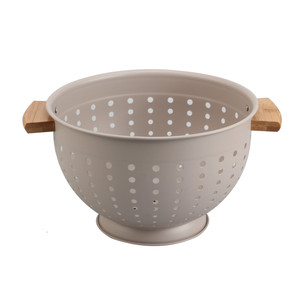 Panier égouttoir en métal thermolaqué avec poignées en bois et base sur pied pour fruits et légumes, vente en gros usine - Product Image 1