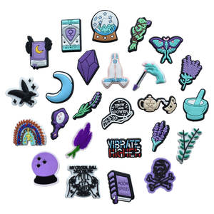 Amuletos para Zapatos <span class=keywords><strong>de</strong></span> <span class=keywords><strong>Bruja</strong></span>, Color Morado Mágico, Libro Mágico, Bola <span class=keywords><strong>de</strong></span> Cristal, Amuletos para Zapatos <span class=keywords><strong>de</strong></span> Plataforma - Product Image 1