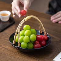 Handgemaakte keramische ecovriendelijke fruitschaal met bamboe handvat, modern zwart, geschikt voor magnetron en vaatwasser, voor restaurant en thuisgebruik.