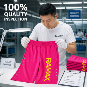 กางเกงขาสั้นเบอร์มิวดาสีชมพูสำหรับผู้ชาย RAMAX เอวยางยืด ตกแต่งหมุด ระบายอากาศได้ดี สไตล์ลำลอง พิมพ์ลายตัวอักษรโลโก้ บริการปรับแต่งได้ - Product Image 5