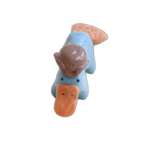 Accessoire de jardin de fée ornithorynque en céramique miniature de créatures minuscules - Product Image 2