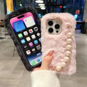 2023 nueva funda de teléfono de felpa <span class=keywords><strong>Applin</strong></span> de Color sólido de lujo con pulsera de perlas para mujer y niñas para iPhone 12 13 14 15 pro Max - Product Image 2
