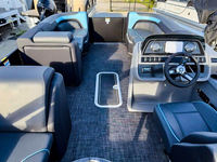 Bateau ponton en aluminium de 16 pieds avec canapé, toilette et réfrigérateur conçu pour la croisière sportive et les loisirs familiaux aux États-Unis, en Australie
