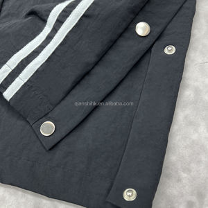 Pantalons de survêtement surdimensionnés streetwear, pantalons de survêtement à jambes droites rayés de designer, pantalons de jogging baggy à boutons latéraux personnalisés, pantalons en nylon pour hommes - Product Image 4