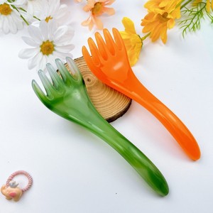 Peigne de massage à cinq branches en résine pour acupression du cuir chevelu, gratte-tête pour la relaxation et les soins des méridiens - Product Image 4