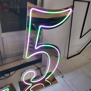 Nhà máy tùy chỉnh bữa tiệc sinh nhật lớn kim loại vàng <span class=keywords><strong>3D</strong></span> chữ lớn 3ft 4ft marquee số đứng với RGB neon ánh sáng cho sự kiện bên - Product Image 2