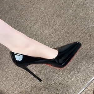 Zapatos de tacón de aguja para mujer, de diseñador, al por mayor, con suela roja, para novia, negros, de charol, sin cordones - Product Image 3