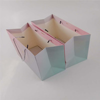 Sac de luxe en papier couché pour chaussures et vêtements, portable, avec estampage à chaud et impression offset pour fourrures et articles vestimentaires