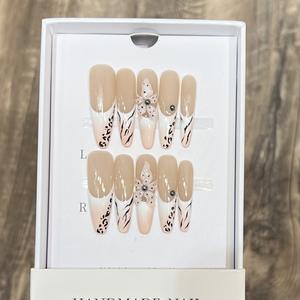 กดบนเล็บวิหารโรมันด้วยการออกแบบ3D ดอกไม้แกะสลักสีนู้ดที่หรูหราทำด้วยมือบริสุทธิ์ - Product Image 4