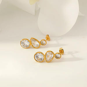 Boucles d'oreilles clous géométriques simples avec zircon incrusté en forme de goutte d'eau, en acier inoxydable, style tendance pour les soirées - Product Image 5