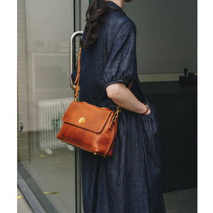 Sac à bandoulière en cuir vintage pour femme, marron, horizontal, carré, avec rabat, à sangle unique, pour tenues quotidiennes 6001 - Product Image 2